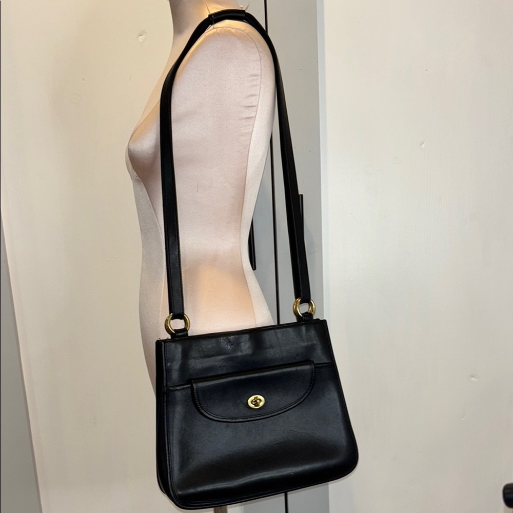 VINTAGE HUNT CLUB Black Leather
Shoulder Handbag 80’s, 90’s